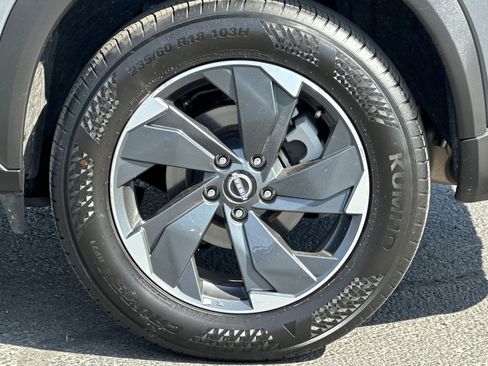Used 2025 Nissan Rogue SV AWD/4WD image 26