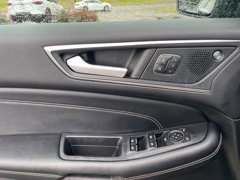 Used 2022 Ford Edge Titanium image 11