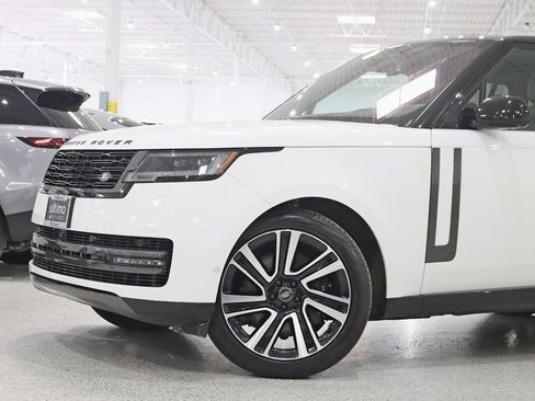 Used 2023 Land Rover Range Rover SE image 3
