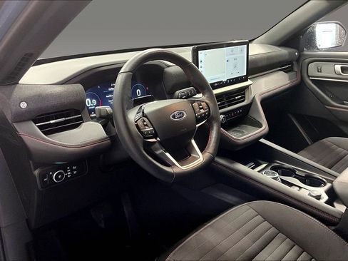 Used 2025 Ford Explorer ST-Line w/ Premium Package image 7