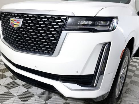 Used 2022 Cadillac Escalade Premium Luxury w/ Performance Package AWD/4WD image 41