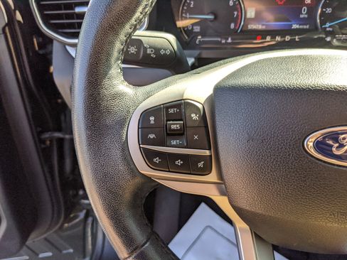 Certified 2022 Ford Explorer XLT w/ Equipment Group 202A image 33