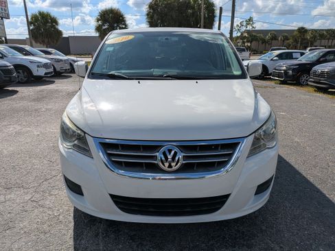 Used 2010 Volkswagen Routan SEL image 9