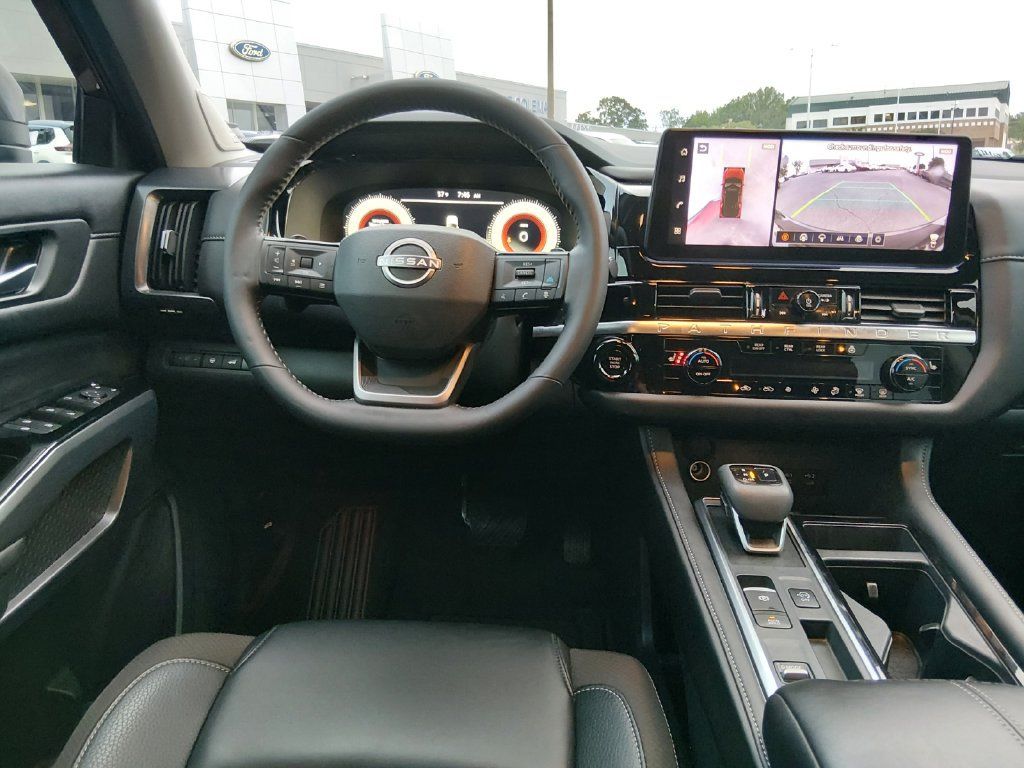 Used 2026 Nissan Pathfinder SL w/ SL Premium Package FWD image 11