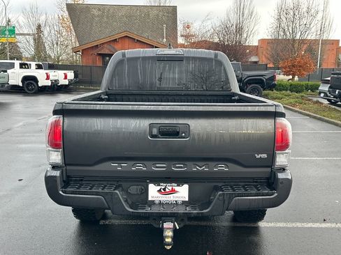 Used 2022 Toyota Tacoma TRD Off-Road image 4