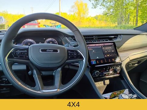 Used 2023 Jeep Grand Cherokee Overland w/ MOPAR Finishing Package AWD/4WD image 11