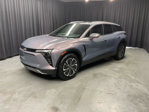 Used 2025 Chevrolet Blazer EV LT FWD image 3