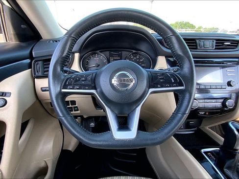 Used 2017 Nissan Rogue SV FWD image 6