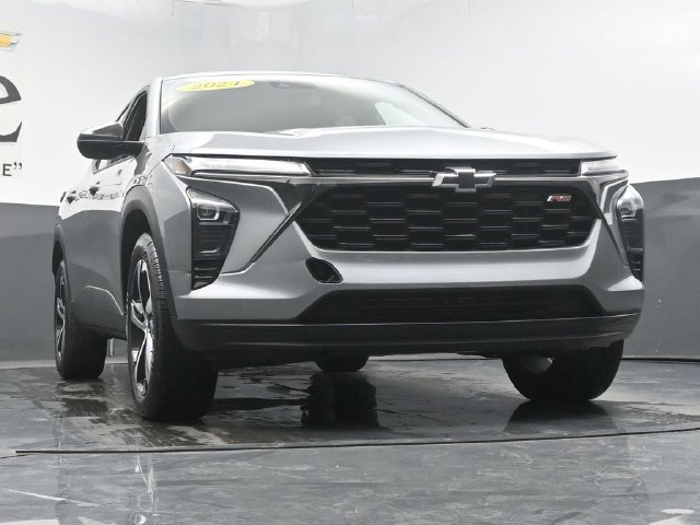 Used 2024 Chevrolet Trax RS w/ Driver Confidence Package FWD image 3