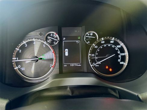 Used 2023 Lexus GX 460 Premium image 25