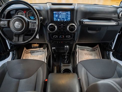 Used 2017 Jeep Wrangler Unlimited Sahara w/ Connectivity Group image 23