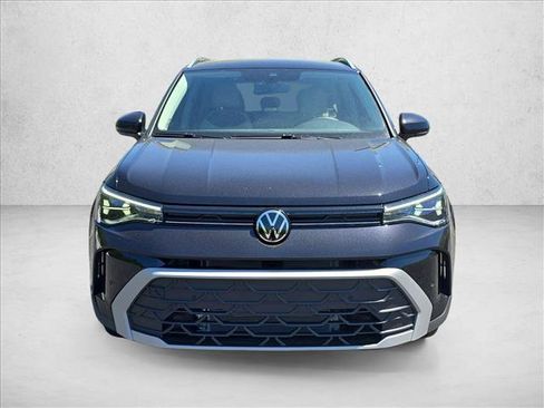 New 2026 Volkswagen Taos SE FWD image 11