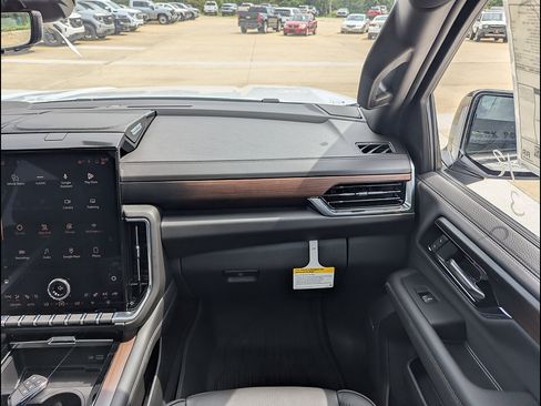 New 2026 GMC Yukon XL Denali w/ Advanced Technology Package AWD/4WD image 4