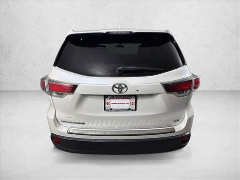 Used 2015 Toyota Highlander Plus FWD image 4