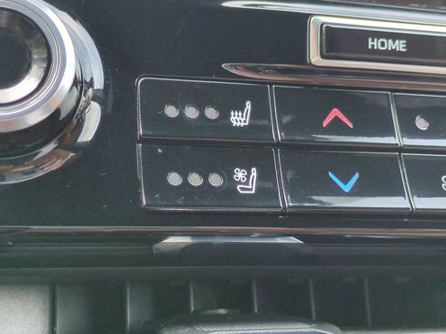 Used 2021 Toyota Highlander Platinum FWD image 28