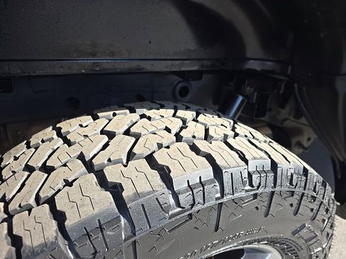 Used 2017 Ford F150 Lariat image 31