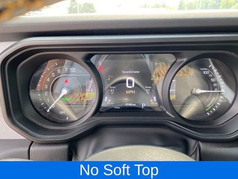 Used 2024 Jeep Wrangler Unlimited Sahara image 11