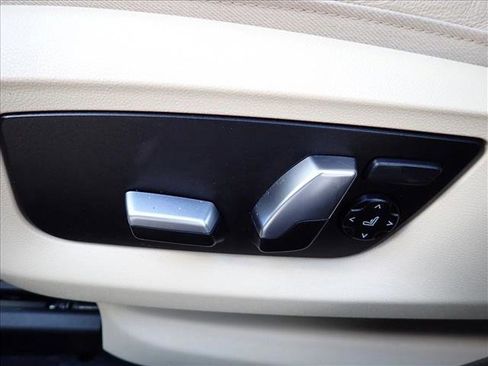 Used 2022 BMW 530e xDrive w/ Premium Package image 10