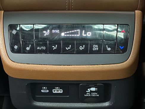 Used 2022 Nissan Pathfinder Platinum w/ Cargo Package AWD/4WD image 36