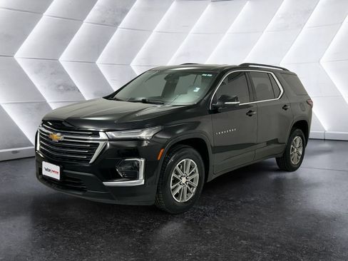 Used 2023 Chevrolet Traverse LT image 3