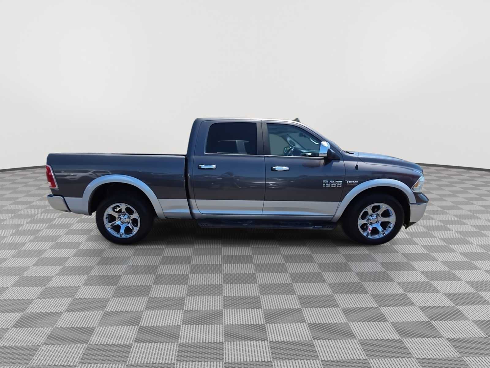 Used 2014 RAM 1500 Laramie AWD/4WD image 9