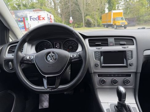 Used 2015 Volkswagen Golf S FWD image 10
