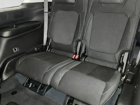 Used 2023 Jeep Grand Cherokee L Laredo AWD/4WD image 21