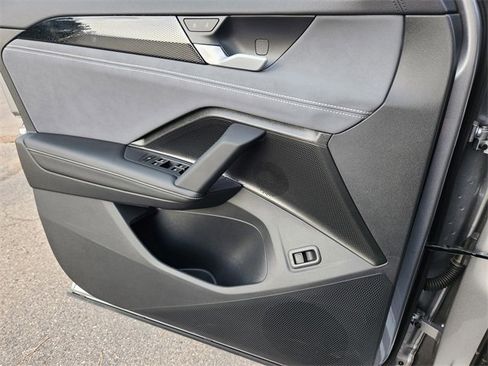 New 2025 Volkswagen Tiguan SE image 22