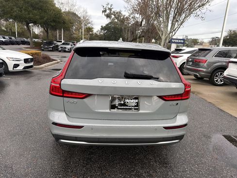 Certified 2025 Volvo V60 B5 Cross Country Plus image 9