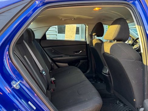 Used 2022 Hyundai Elantra SEL w/ Convenience Package FWD image 11