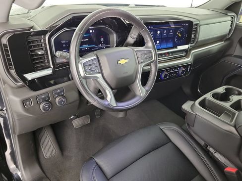 Used 2022 Chevrolet Silverado 1500 LT AWD/4WD image 16