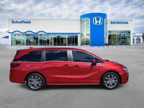 Used 2025 Honda Odyssey Touring image 2