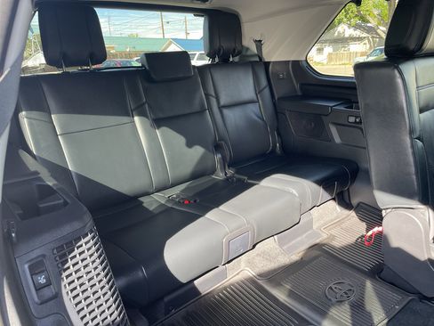 Used 2024 Toyota Sequoia Limited image 17
