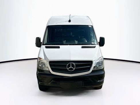 Used 2018 Mercedes-Benz Sprinter 3500 image 2