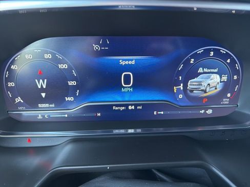 Used 2024 Chevrolet Suburban Z71 w/ Luxury Package AWD/4WD image 15