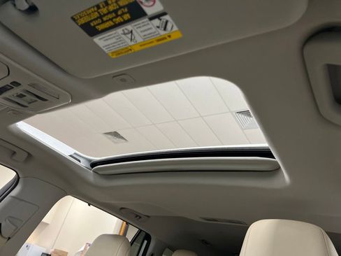 Used 2025 Toyota Highlander XLE image 23