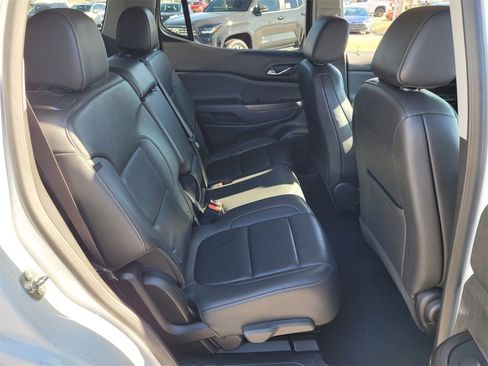 Used 2023 GMC Acadia SLT image 13
