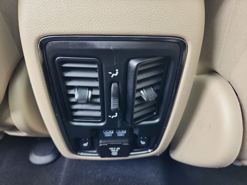 Used 2020 Jeep Grand Cherokee Limited w/ Luxury Group II image 27