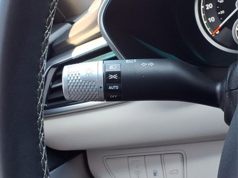 Used 2024 Genesis G70 2.5T image 20