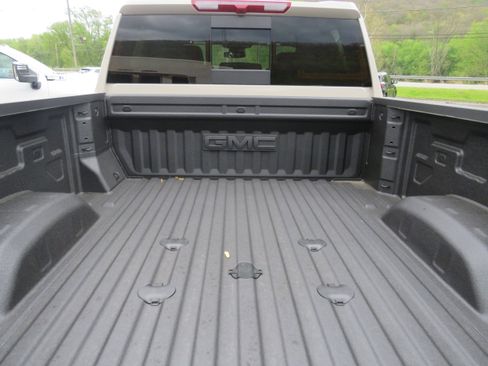 New 2026 GMC Sierra 2500 AT4 w/ LPO, Black Badging Package AWD/4WD image 9