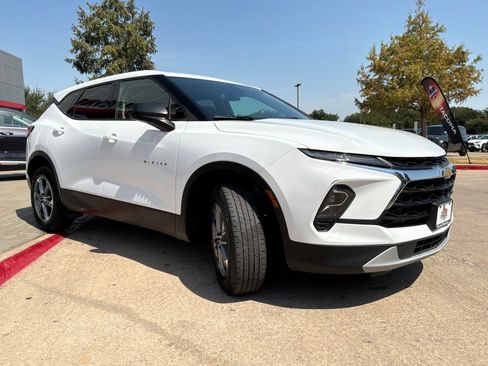 Used 2025 Chevrolet Blazer LT FWD image 4