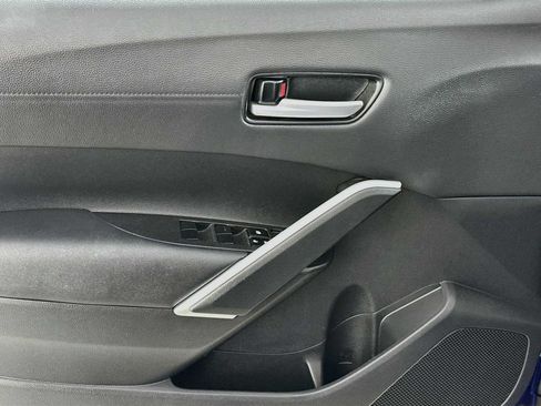 Used 2022 Toyota Corolla Cross XLE w/ Convenience Package FWD image 16
