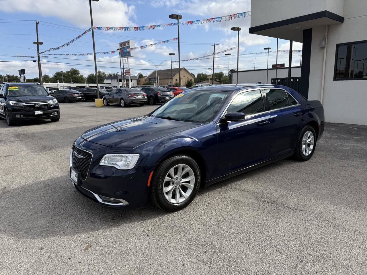 Used 2016 Chrysler 300 Limited RWD image 2