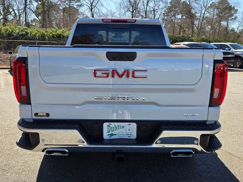 New 2026 GMC Sierra 1500 SLT image 9