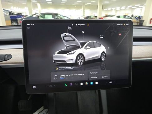 Used 2023 Tesla Model Y Long Range image 15