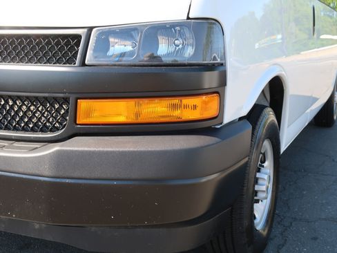 Used 2025 Chevrolet Express 3500 LS RWD image 7