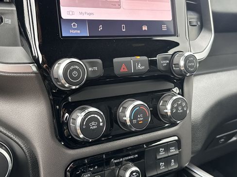 New 2026 RAM 1500 Express AWD/4WD image 19