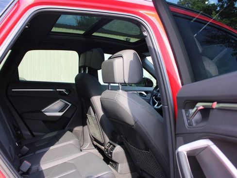 Used 2023 Audi Q3 2.0T Premium w/ Convenience Package AWD/4WD image 17