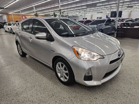 Used 2012 Toyota Prius C One image 3