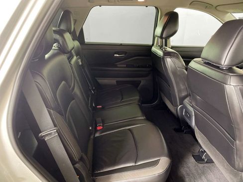 Used 2025 Nissan Pathfinder SL image 30